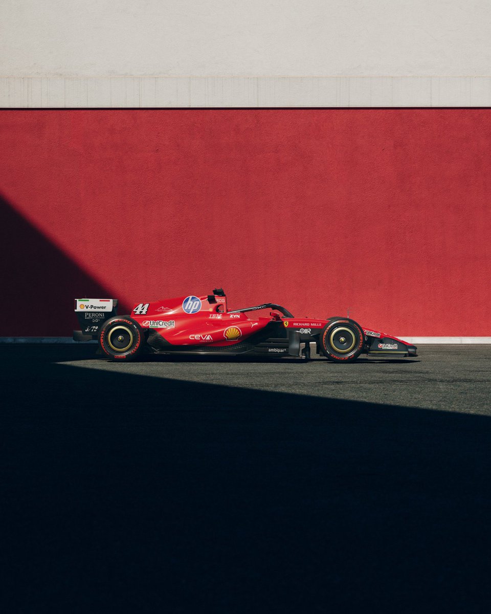 FerrariF1BR's tweet photo. ELA É LINDA!!

Confira a pintura especial da Ferrari, em homenagem a Michael Schumacher, para o GP de Monza. https://t.co/ynIj0fm3iC