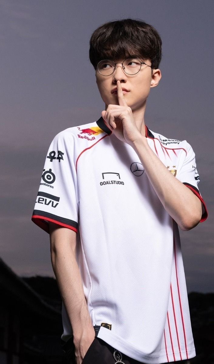heartdoran's tweet photo. already thinking about faker in white worlds uniform😮‍💨 https://t.co/PDpZtML4kF