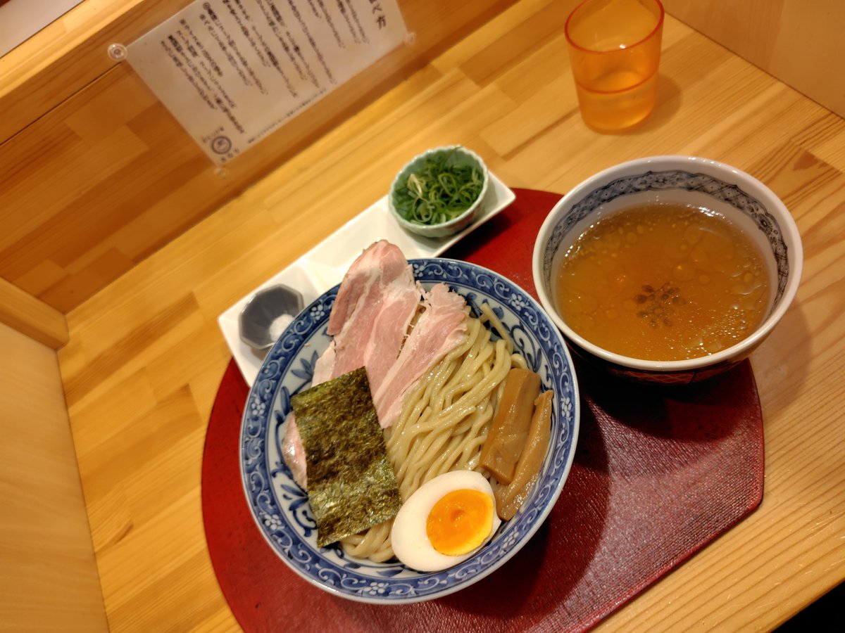 SPARKY_3rdPlace's tweet photo. 近江つけ麺 きなり 守山市

頂いたメニュー
限定A黄金出汁つけ麺

価格 1,100円

美味しさ:普通

備考:麺はもちもちで香りあり
塩やすだちでの味変も美味い
普通としたが頼んだメニューが失敗
黄金出汁はラーメンに使う
スープで麺への絡みはないし
スープ割りをする醍醐味もない
王道で再チャレしたい https://t.co/0C1fiq2Lbx