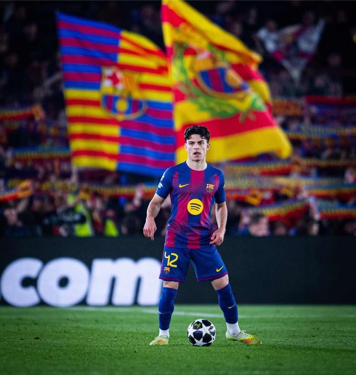 Tobs_fc's tweet photo. 🚨 STAT:  Xavi Espart has more Laliga assists this season alone than Camavinga has in his last 3 seasons combined. 

New position unlocked. 😭 https://t.co/FxeAOJyByk