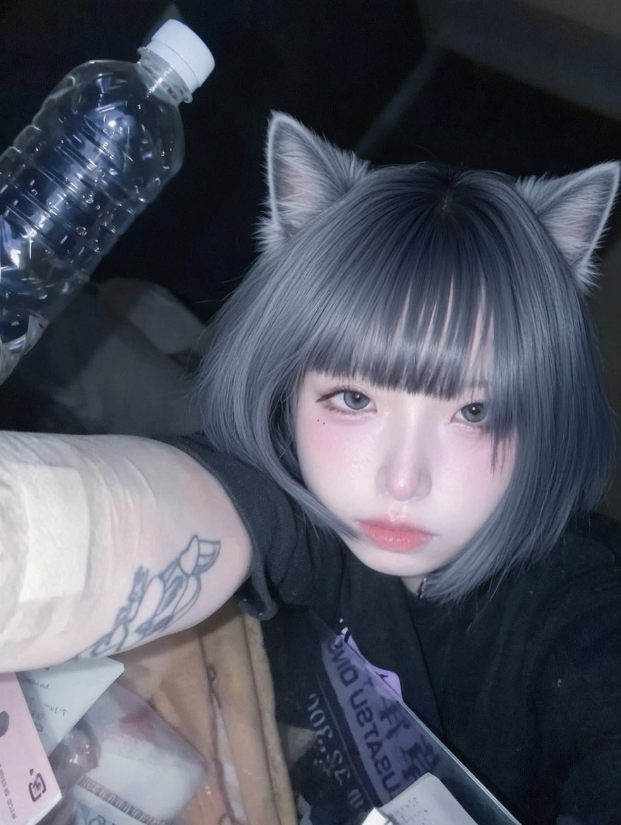 6660112v_v's tweet photo. 海はとっくに灰色
#自撮り界隈 https://t.co/nZVsoA9HFx