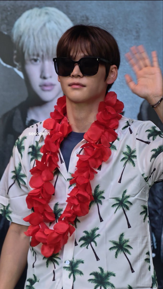 sesocean's tweet photo. 260901 RIIZE MAKESTAR FANSIGN IN SINGAPORE

photo time!

#RIIZE #EUNSEOK #은석 https://t.co/sSDDLoEUSs