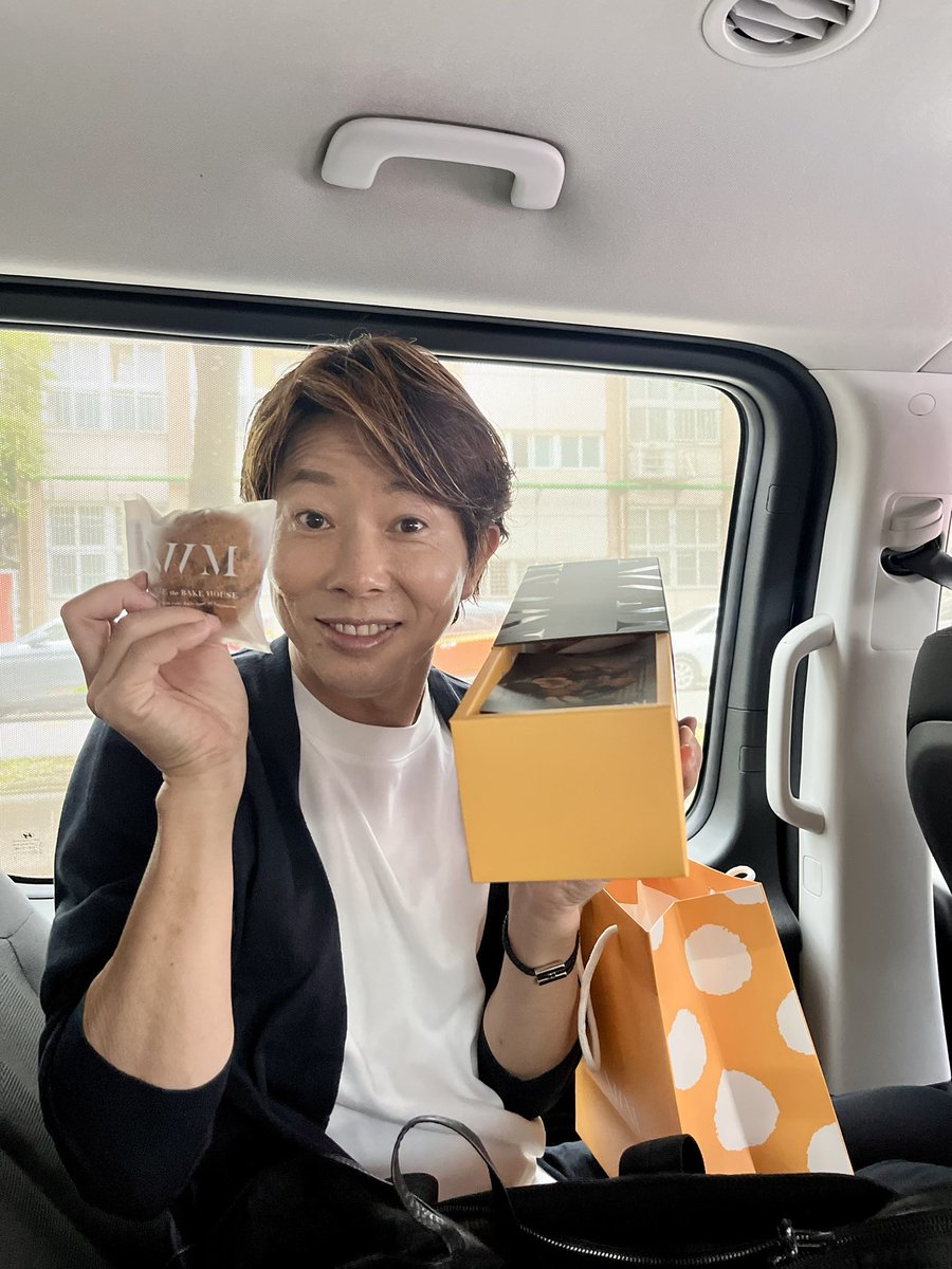 kawagoechefdayo's tweet photo. 台湾で出逢って感動したお菓子を
備忘録兼ねて共有させてください！
「Nomzie」さんの『餅クッキー』！！！

クッキーの中にもちもちのお餅が入っていて
めっっっちゃおいしかったんです！！！
頂き物で感動し、帰国前に買いに行きました！

台湾旅行の際にぜひ行ってみてください！
PRじゃないです！純粋に僕のおすすめです！笑