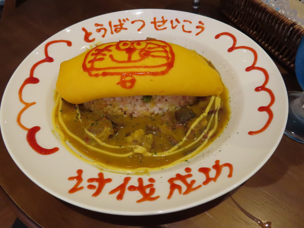 ingun_0122's tweet photo. 重慶のメイドカフェを紹介する！
●青柠公会·Maid Kissaten
観音橋駅から徒歩10分。店内はファンタジーRPGの世界観。若干日本語が通じるピンク髪のメイドさんは「ノー勉強」と言うが、初歩的な受け答えができるだけでも安心。
日式のカレーは辛くないので、重慶料理に舌が痺れた貴方にもおススメだ。 https://t.co/bHYoIWr7k9