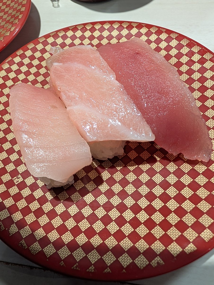 Kazeha1992's tweet photo. 誕生日って事でお寿司食べてきた〜🍴🍣
(無制限✨✨✨) https://t.co/KOzQYko8qp