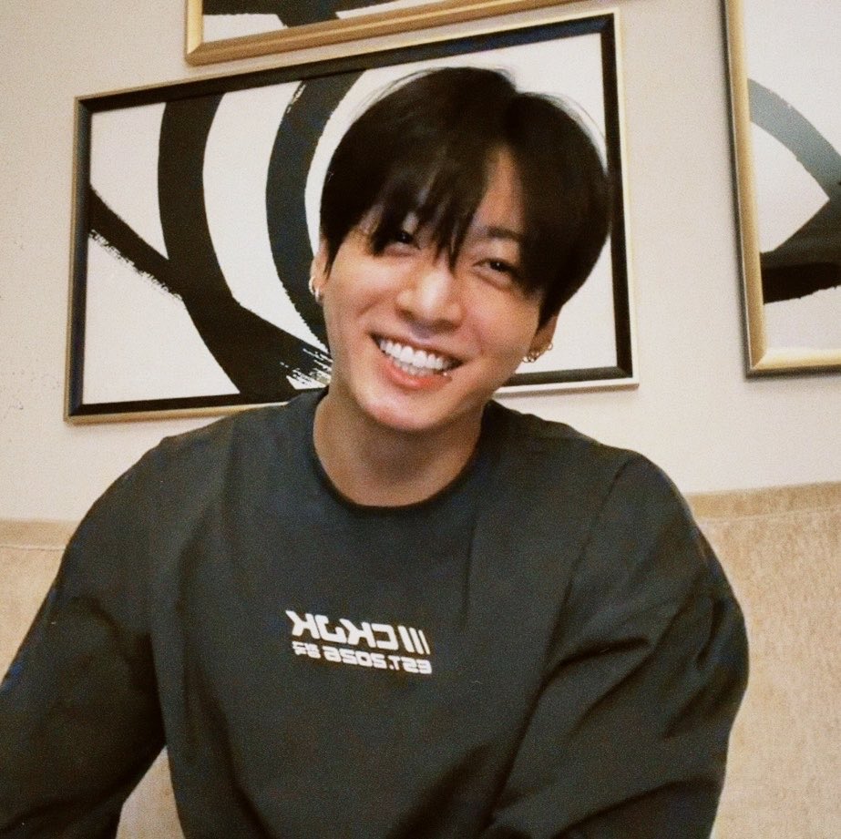 agustdfms's tweet photo. our birthday boy 🖤 #JK https://t.co/VDKCmRUYhl