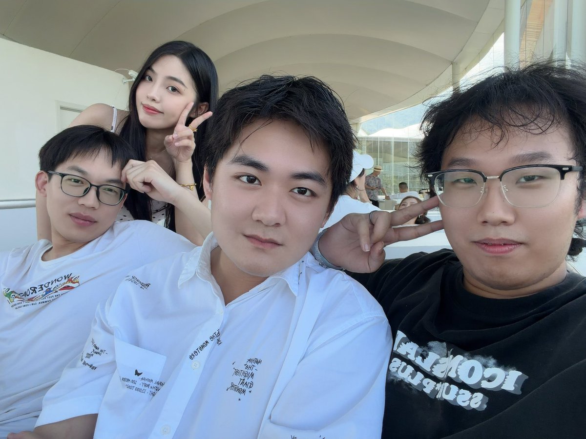 wangzix64166332's tweet photo. 想占有你的身体 https://t.co/RQq085gpm8