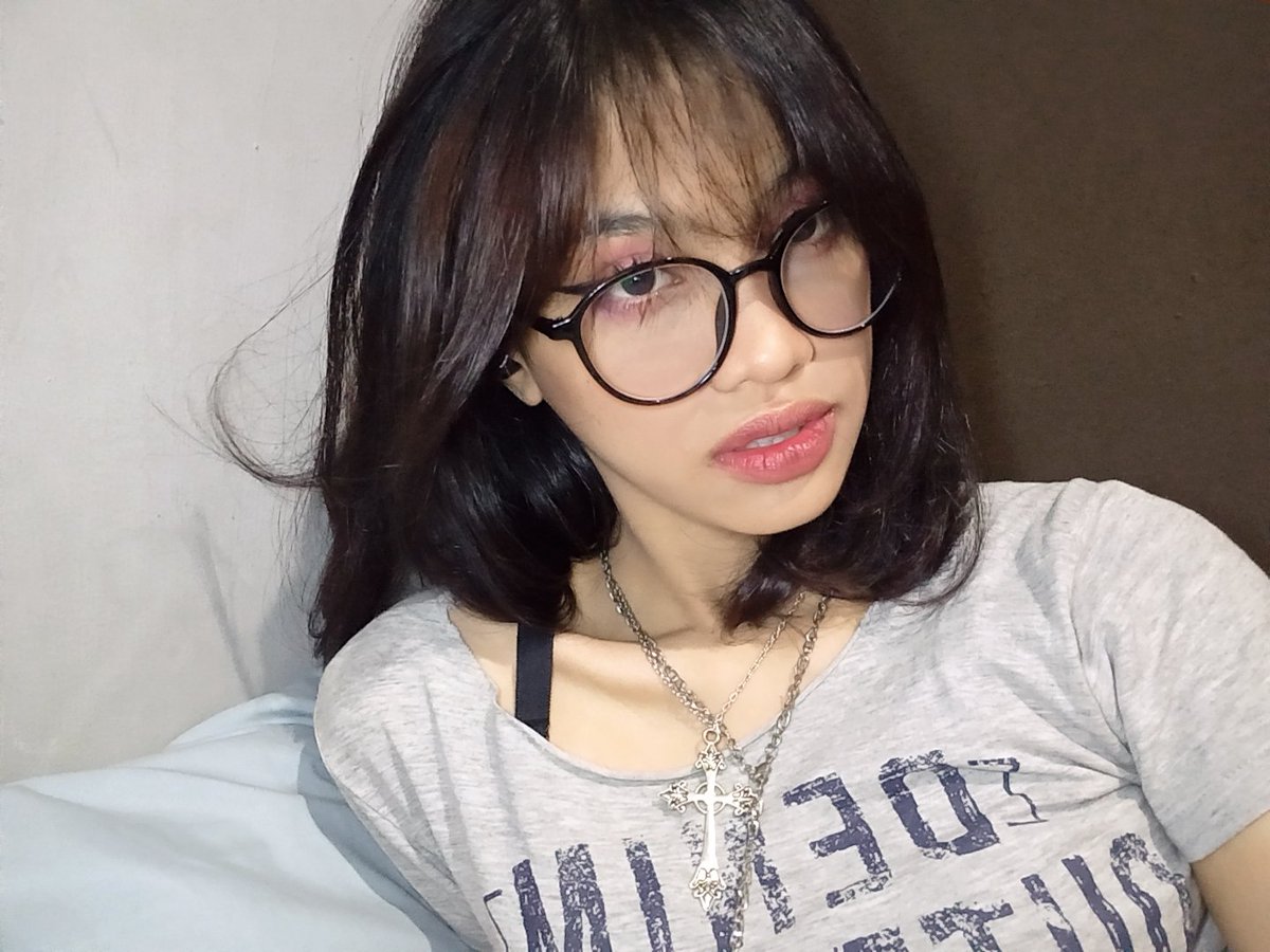naufalnys's tweet photo. [QUEER FRIENDSHIP APPLICATION]
name: nau
age: 21 🦫
occupation: pengacara (pengangguran banyak acara)
zodiac: aries maret :p
height: setara menara eiffel
hobby: nyari hobi baru
fun fact: gabisa minum kopi sama sekali https://t.co/0rhCNI4T5J