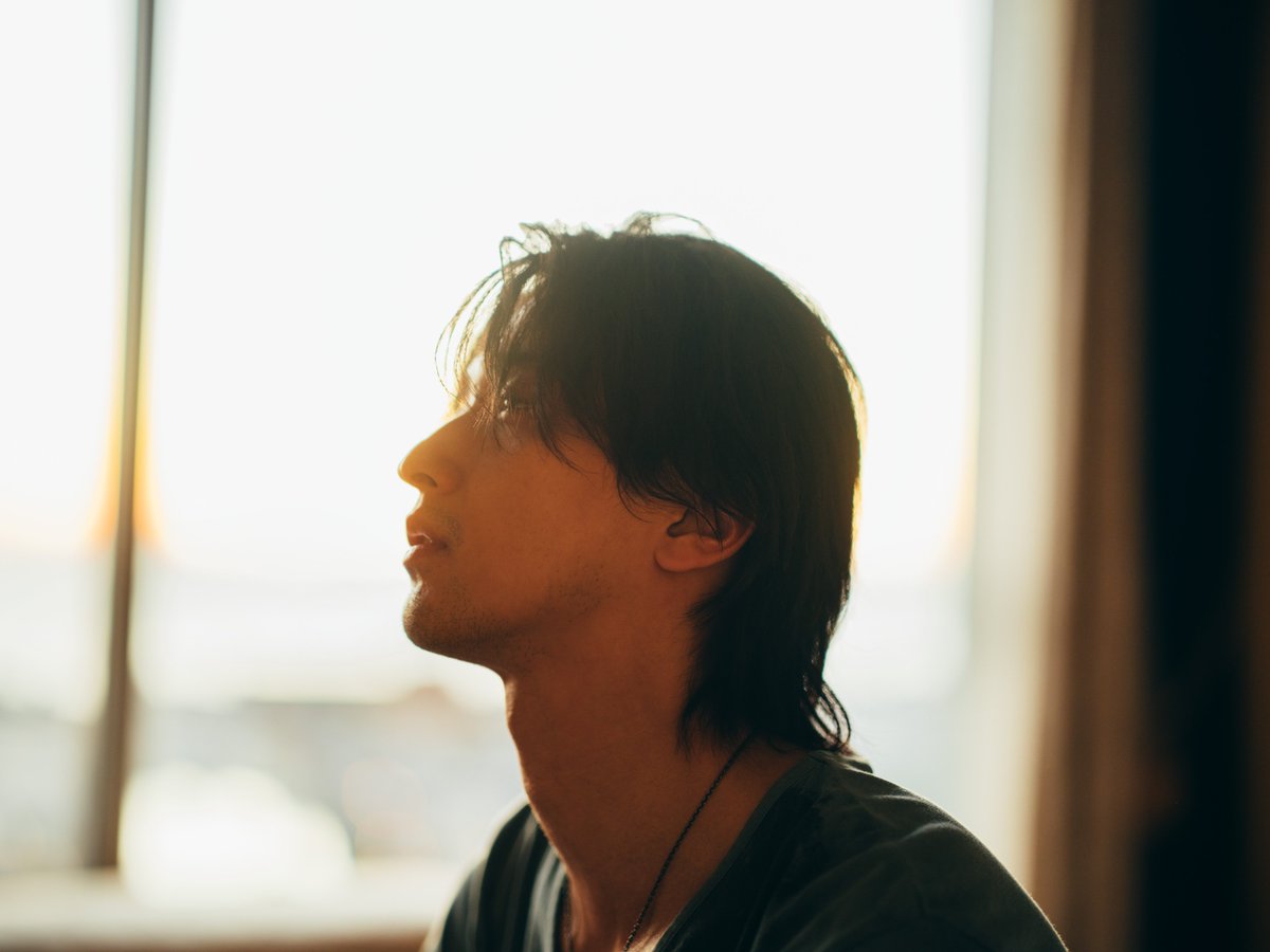 nanji_movie's tweet photo. ⠀     𝐶𝐻𝐴𝑅𝐴𝐶𝑇𝐸𝑅 .˖⭐︎
━ 青埜櫂／#横浜流星 ━
⠀
漫画原作者としてプロを目指す青年。
⠀
ともに孤独を抱える
暁海と出会い、惹かれあう。
卒業後は上京し、暁海と遠距離恋愛に。
⠀
#汝星のごとく 10.9(金)公開 https://t.co/EFJvQPTpFs
