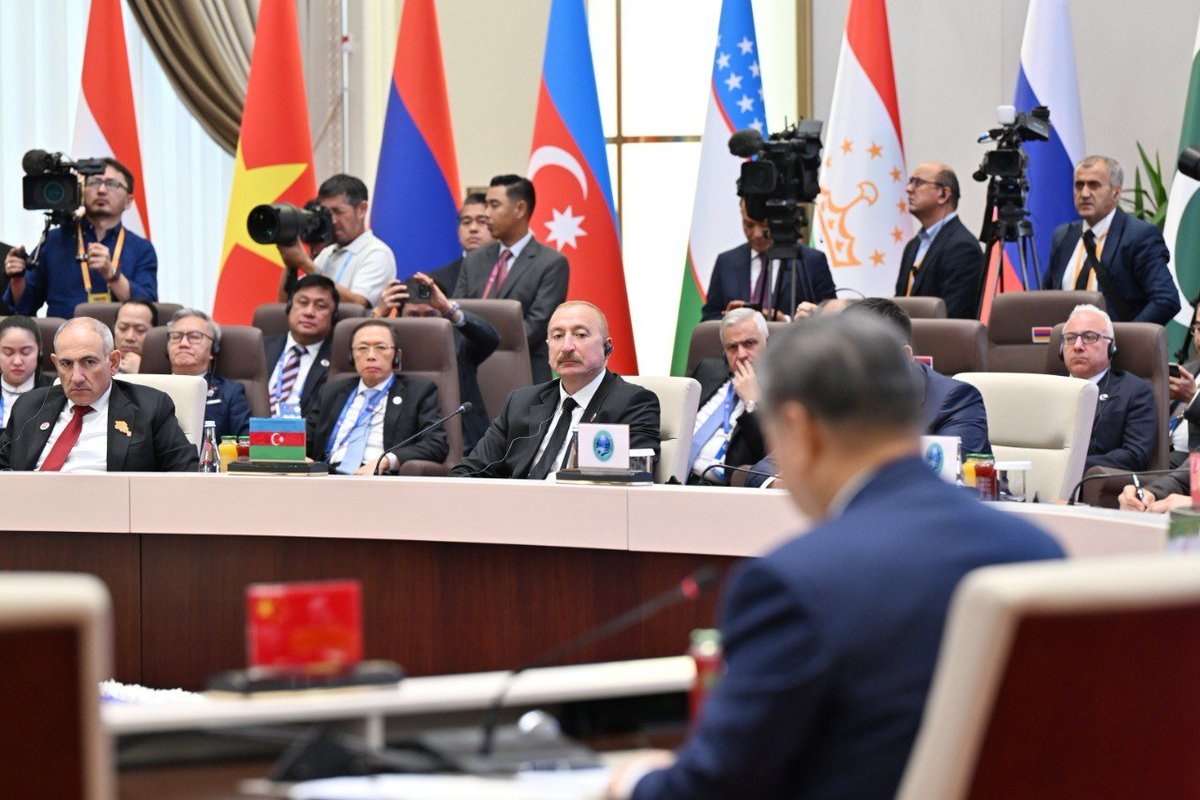 AnarMammadov17's tweet photo. 🇦🇿🤝 Prezident İlham Əliyev “ŞƏT plyus” formatında görüşdə çıxış edib. https://t.co/3qw9NP2piO