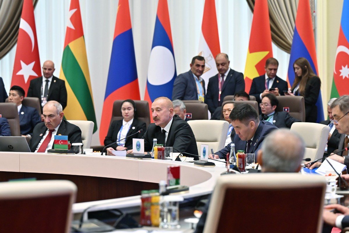 AnarMammadov17's tweet photo. 🇦🇿🤝 Prezident İlham Əliyev “ŞƏT plyus” formatında görüşdə çıxış edib. https://t.co/3qw9NP2piO