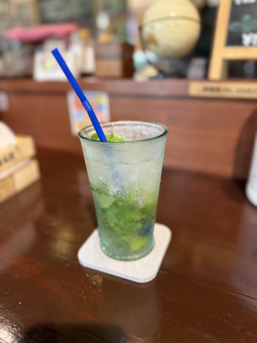 Tender_BAR's tweet photo. 出勤前、アレクサに「今夜雨は降る？」って聞いたら、「今夜雨が降る予報はありません」と言っていたので…びしょ濡れになりながらの出勤になりました。

今夜も皆様の御来店をお待ちしております。
#仙台 #国分町 #国分町通り #ショットバー #バール十扉場 #一人飲み #BAR #カクテル #チャージ無し https://t.co/LAH3Zw2zuF