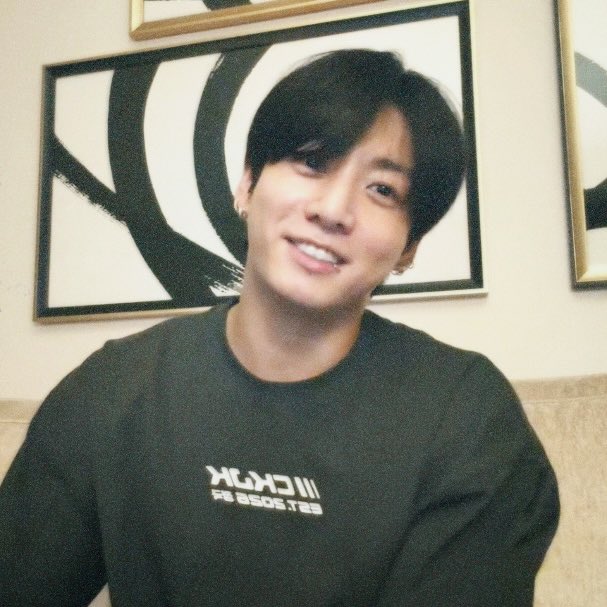 kooadmirerr's tweet photo. birthday boy 🥺 https://t.co/06GogMzZms