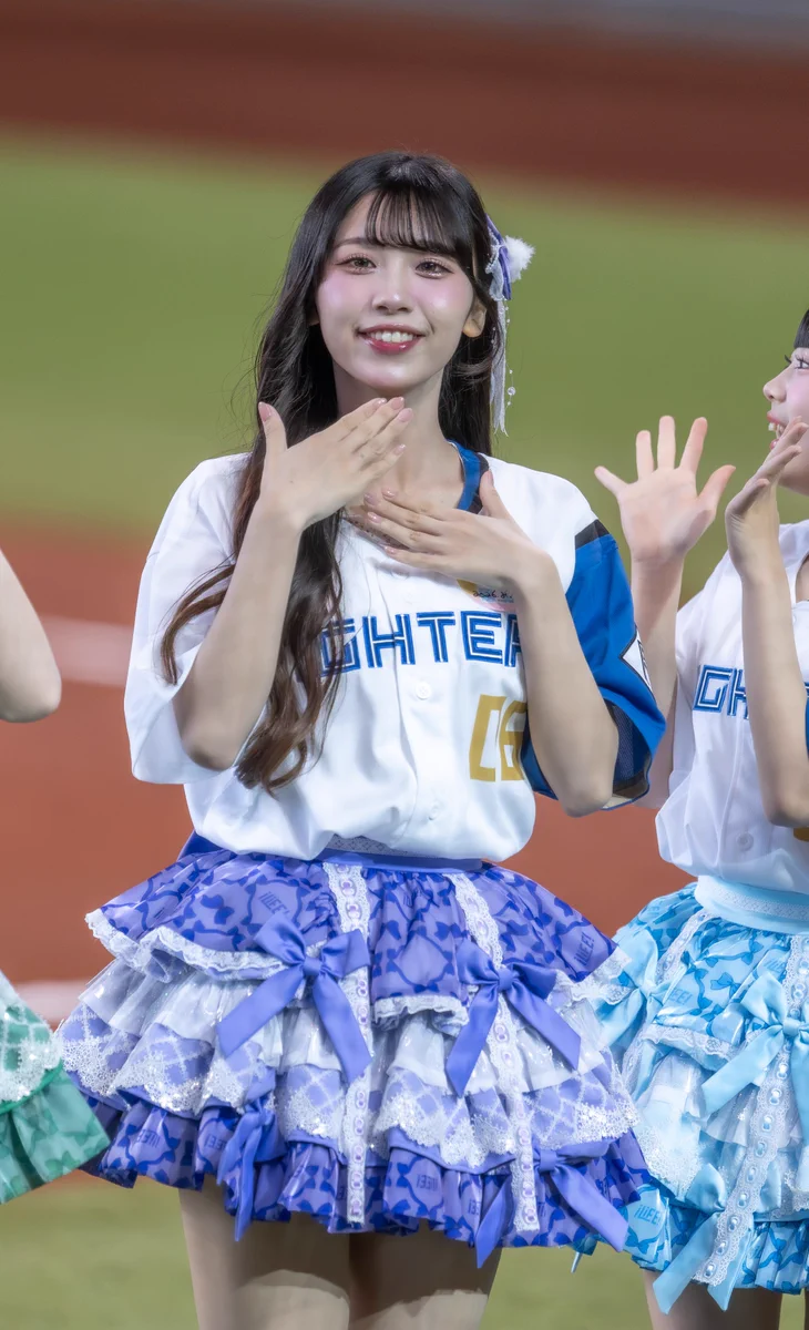 やす a X: 