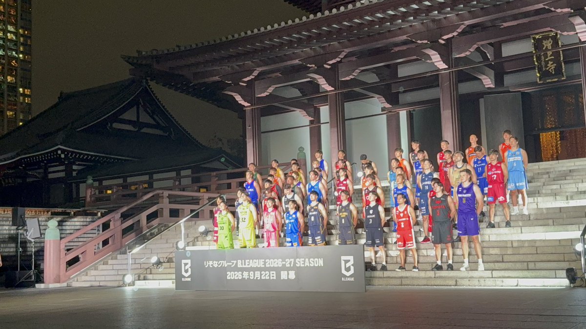 tokyo2002887948's tweet photo. 湘南ファンの美人で優しいお姉さんのおかげで良席で見学できました🥹マジ天使かな？ https://t.co/Uhmbo6OcHe