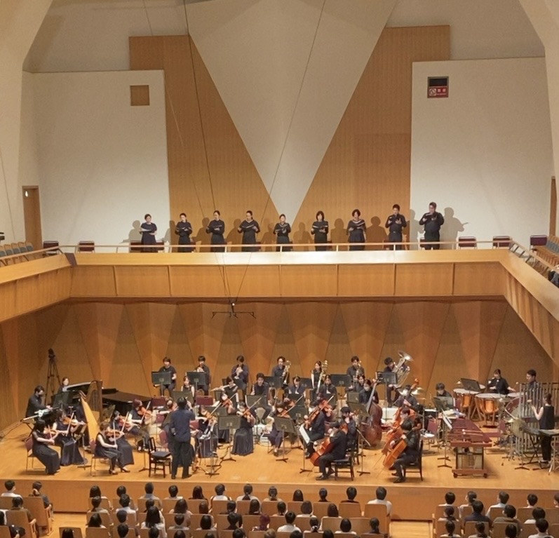musicengine_tw's tweet photo. しばらく新しい公演のお知らせができていませんでしたが、MUSICエンジンでは2027年に向けてさまざまな準備を進めています。

まずは、 
 🗓️ 2027年1月30日（土） 
📍 三鷹市芸術文化センター 風のホール（東京） 

にて、公演を開催予定です。

このほかにもいくつかの公演を準備中で、 2027年上半期は2026年に負けず劣らず盛りだくさんになりそうです。 

まだお伝えできないことも多いのですが、準備が整い次第、順次お知らせしていきますのでどうぞお楽しみに✨

ぜひSNSアカウントのフォローやLINEの友だち登録などで情報をチェックいただければと思います。

👇 LINE登録はこちらから
https://t.co/m8Aavt4gz1

※ 公演日程は現時点での予定であり、変更となる場合がございます。あらかじめご了承ください。
※ 少し粗いですが、写真は2022年7月に風のホールで開催した『Hollow Knight』のコンサートから。またここで演奏できるのが楽しみです！