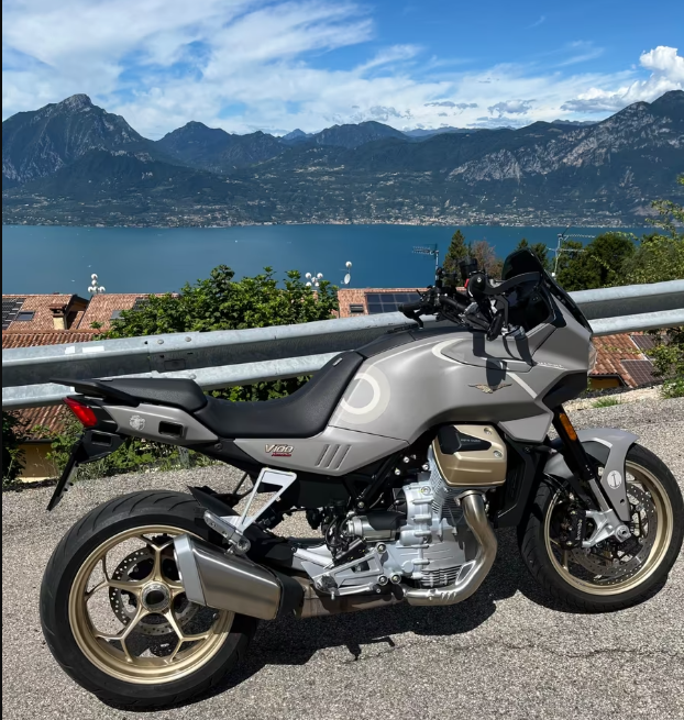 bacdavidown's tweet photo. Moto Guzzi V100 Mandello Aviazione Navale🩵 https://t.co/AxQaFG74BA