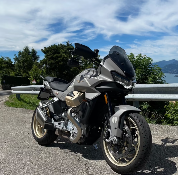 bacdavidown's tweet photo. Moto Guzzi V100 Mandello Aviazione Navale🩵 https://t.co/AxQaFG74BA