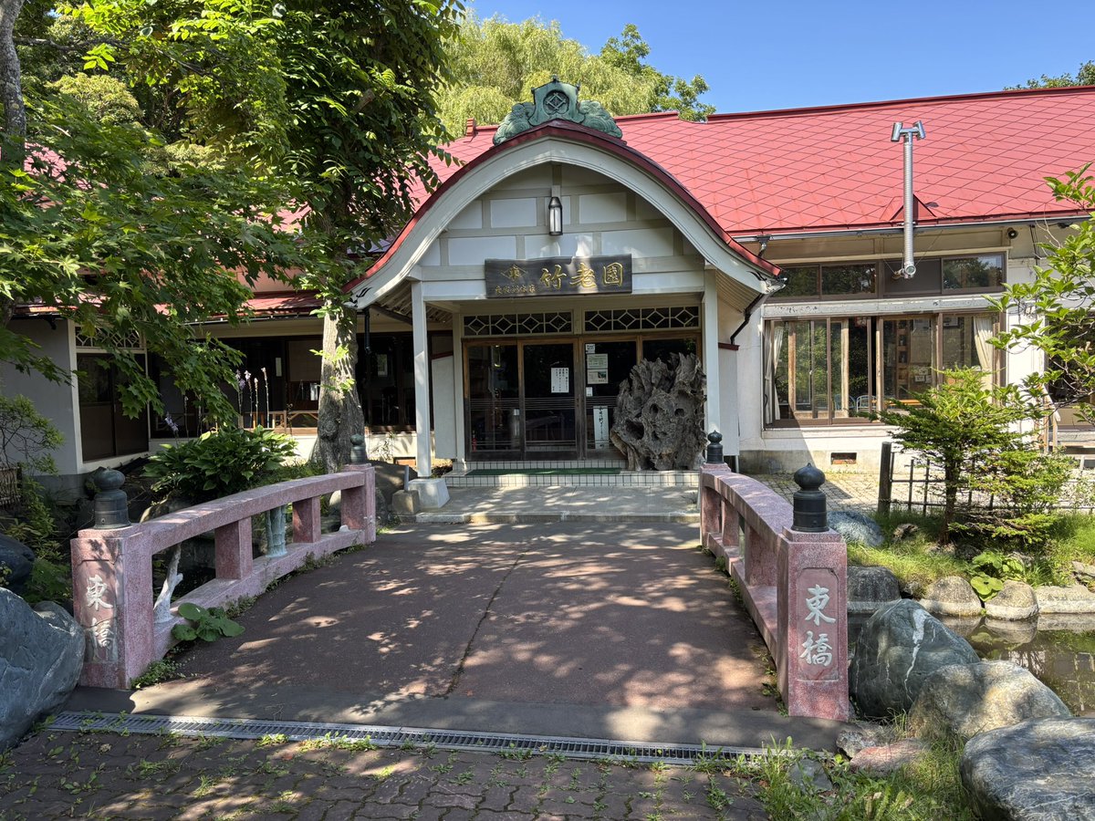 saitamaswallows's tweet photo. 【蕎麦どころってどこ？】
お蕎麦と言えばイメージ的には長野県や福井県をイメージする方も多いのではないでしょうか？それでは蕎麦を作る原料の「蕎麦の実」の生産量はやっぱり長野県、福井県が多いのでしょうか？
因みに長野県の蕎麦の実の昨年の生産量は2030tで全国で５位でした！
１番多いのはぶっちぎりで北海道16800tなんです！意外じゃないですか？😄
そんな蕎麦処の北海道の名店で昨日、蕎麦を食べて来ました！勿論ウマウマでした😄

◆蕎麦の実収穫量(全国合計3820t）
1位　北海道　16800t
2位　栃木県　2790t
3位　茨城県　2670t
4位　長野県　2490t
5位　福井県　2030t