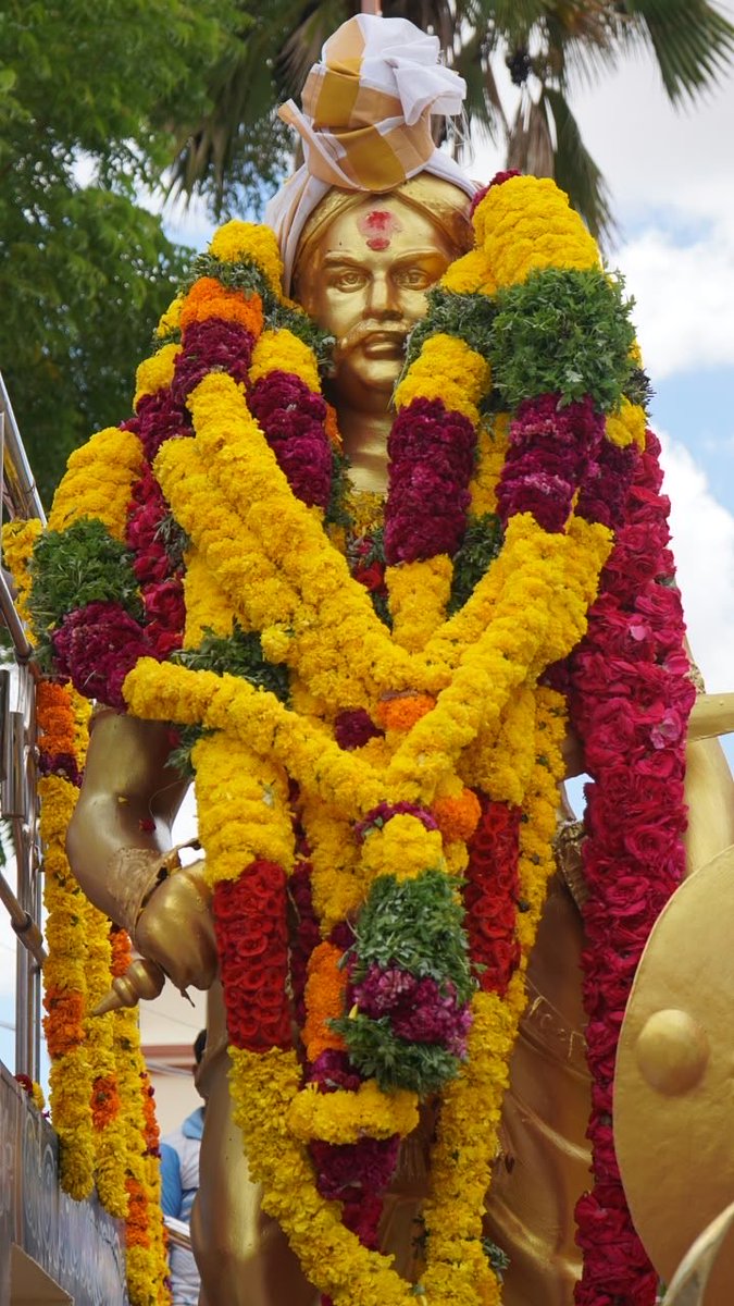 manickamtagore's tweet photo. மாமன்னர் பூலித்தேவர் அவர்களின் 311-வது ஜெயந்தி விழா! 🇮🇳

முதல் இந்திய சுதந்திரப் போராட்ட வரலாற்றில் ஆங்கிலேயர்களுக்கு எதிராக வீரத்துடன் போராடிய பாண்டிய மன்னர் காத்தப்ப பூலித்தேவர் அவர்களின் ஜெயந்தி விழா, இன்று (01.09.2026) தென்காசி மாவட்டம் நெல்கட்டும்செவலில் உள்ள பாண்டியர் சமஸ்தானத்தில் நடைபெற்றது.

இந்நிகழ்வில், கலந்து கொண்டு, விடுதலைப் போராட்ட வீரர் மாமன்னர் பூலித்தேவர் அவர்களின் திருவுருவச் சிலைக்கு மாலை அணிவித்து மரியாதை செலுத்தினேன்‌

தென்காசி மாவட்டத் தலைவர் திரு. ஆலங்குளம் செல்வராஜ் அவர்கள் முன்னிலையில் நடைபெற்ற இந்நிகழ்வில், கன்னியாகுமரி நாடாளுமன்ற உறுப்பினர் திரு. விஜய் வசந்த், தமிழ்நாடு காங்கிரஸ் கமிட்டி பொருளாளர் திரு. ரூபி ஆர். மனோகரன், முன்னாள் நாடாளுமன்ற உறுப்பினர் திரு. எஸ். எஸ். இராமசுப்பு, முன்னாள் மாவட்டத் தலைவர்கள் திரு. கே. சங்கரபாண்டியன், திரு. வீ. கார்த்திகேயன், மாநில பொதுச்செயலாளர் திரு. எம். எஸ். காமராஜ் உள்ளிட்ட மாநில காங்கிரஸ் நிர்வாகிகள், முன்னணி அமைப்புகள், துறைகள் மற்றும் பிரிவுகளின் தலைவர்கள், மாநில பொதுக்குழு உறுப்பினர்கள், வட்டார, நகர மற்றும் பேரூர் காங்கிரஸ் தலைவர்கள் கலந்து கொண்டனர்.