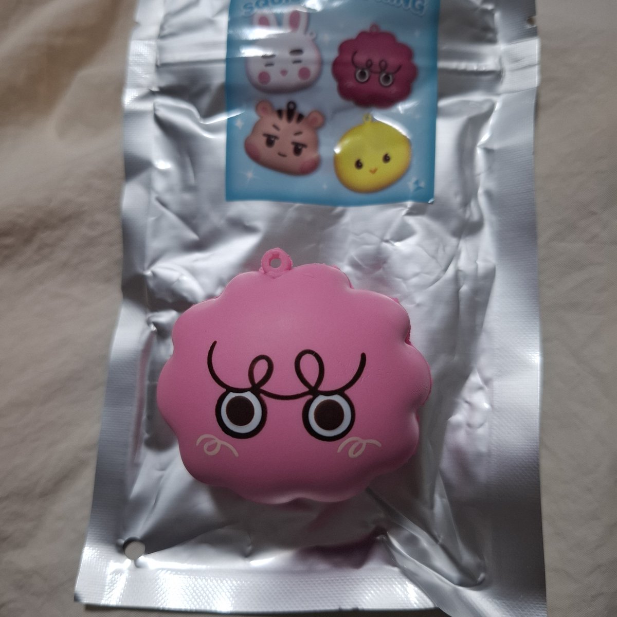 souzai_danshaku's tweet photo. SHINee MD
RANDAM  SQUISHY KEY RING 
スクイーズ

譲     taemin テミン  テマリ　

求    onew  オニュ  ジングワン

9月22日の東京オニュ
郵送、Yahooフリマ、などでの
交換で対応できます🙆

(Keyくん ボクシリもありますが
まずは、テミンとの交換でさがしてみます）

よろしくお願いいたします。 https://t.co/0jEdELA7UP
