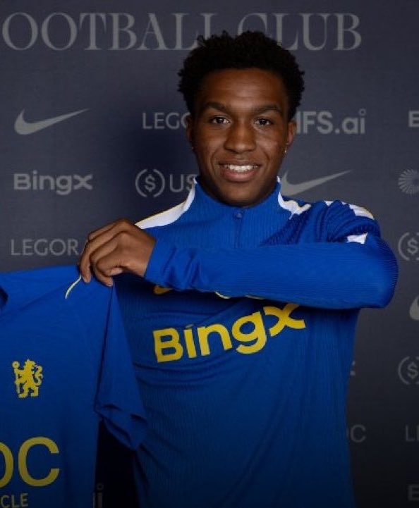 DeadlineDayLive's tweet photo. 🚨 Chelsea have now made 13 signings this summer and are rumoured to be bringing in one of two more (Manu Kone or Lamine Camara) before tonight's deadline. 🤑💙

✅ 🏴󠁧󠁢󠁥󠁮󠁧󠁿 Rogers — €138M
✅ 🇫🇷 Lacroix — €60M
✅ 🇮🇹 Palestra — €57M
✅ 🇵🇹 Quenda — €50M
✅ 🇮🇹 Ahanor — €46M
✅ 🇦🇷 Barco — €40M
✅ 🇳🇱 Emegha — €25M
✅ 🇪🇸 Chavarria — €22M
✅ 🇧🇷 Denner — €10M
✅ 🇦🇷 Martinez — €8.5M
✅ 🏴󠁧󠁢󠁥󠁮󠁧󠁿 Welbeck — €5.8M
✅ 🇰🇿 Satpaev — €2.4M
✅ 🏴󠁧󠁢󠁥󠁮󠁧󠁿 Henderson — Free