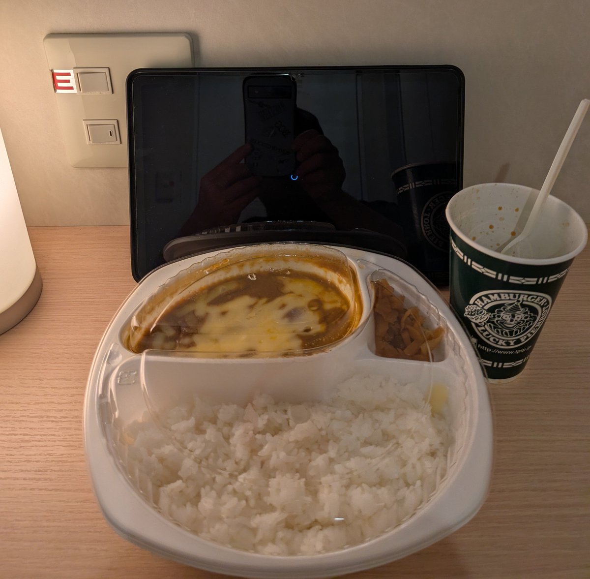 blessjourney51's tweet photo. 今年最後の北海道飯

ギリギリしがみつきのラッキーピエロのカレー🤣 https://t.co/lHXEQhpxu5