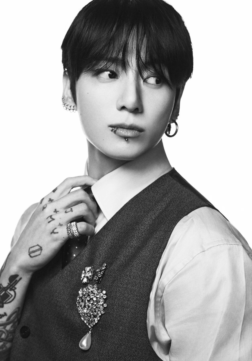 Ptark's tweet photo. Happy birthday, Jeon Jungkook! The day you breathed yourself into existence left a mark on this world so deep that fate itself would never dare attempt to make it twice and every year this day comes back around, it only gives us more reason to be grateful that it happened at all. https://t.co/hJ0rx8WnKu