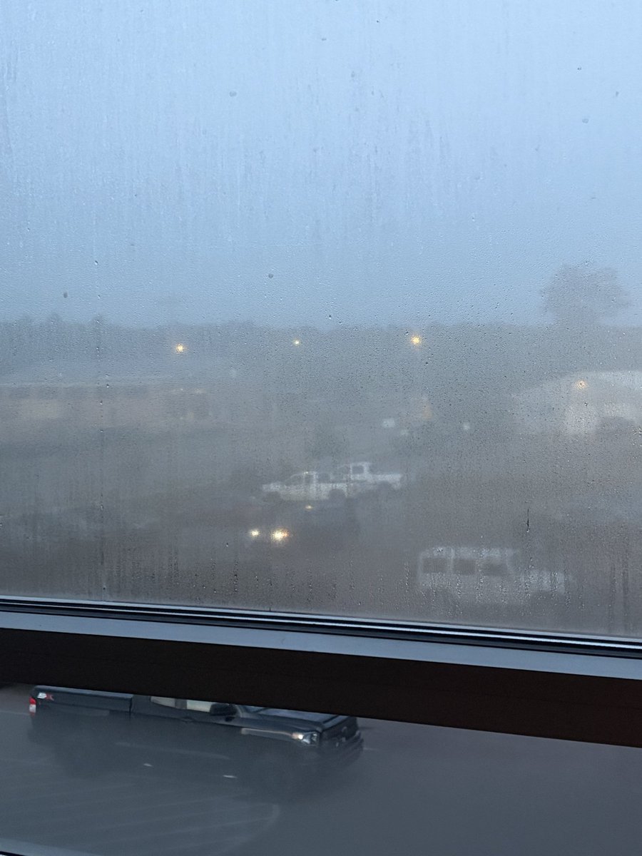 yooperchzhed's tweet photo. This is what 86% humidity looks like today in Marquette. Can barely see out the windows. @TWCAlexWallace @JenCarfagno https://t.co/PUIx41BjXt