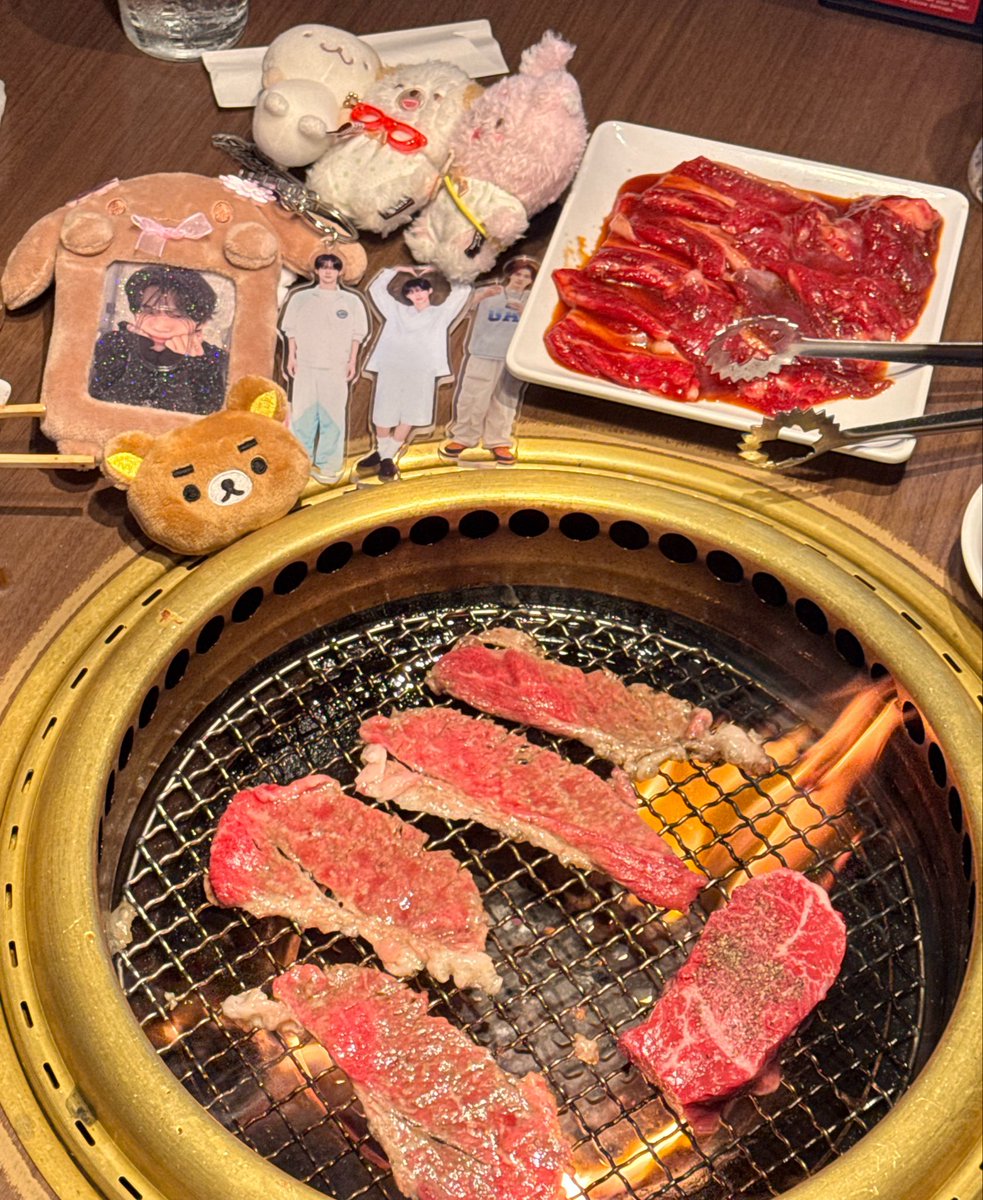ixopzr's tweet photo. 후쿠오카  쮸아  ........ 
거의공연보러간거아니고놀러간수준으로먹음 https://t.co/f1cJVWUtnL