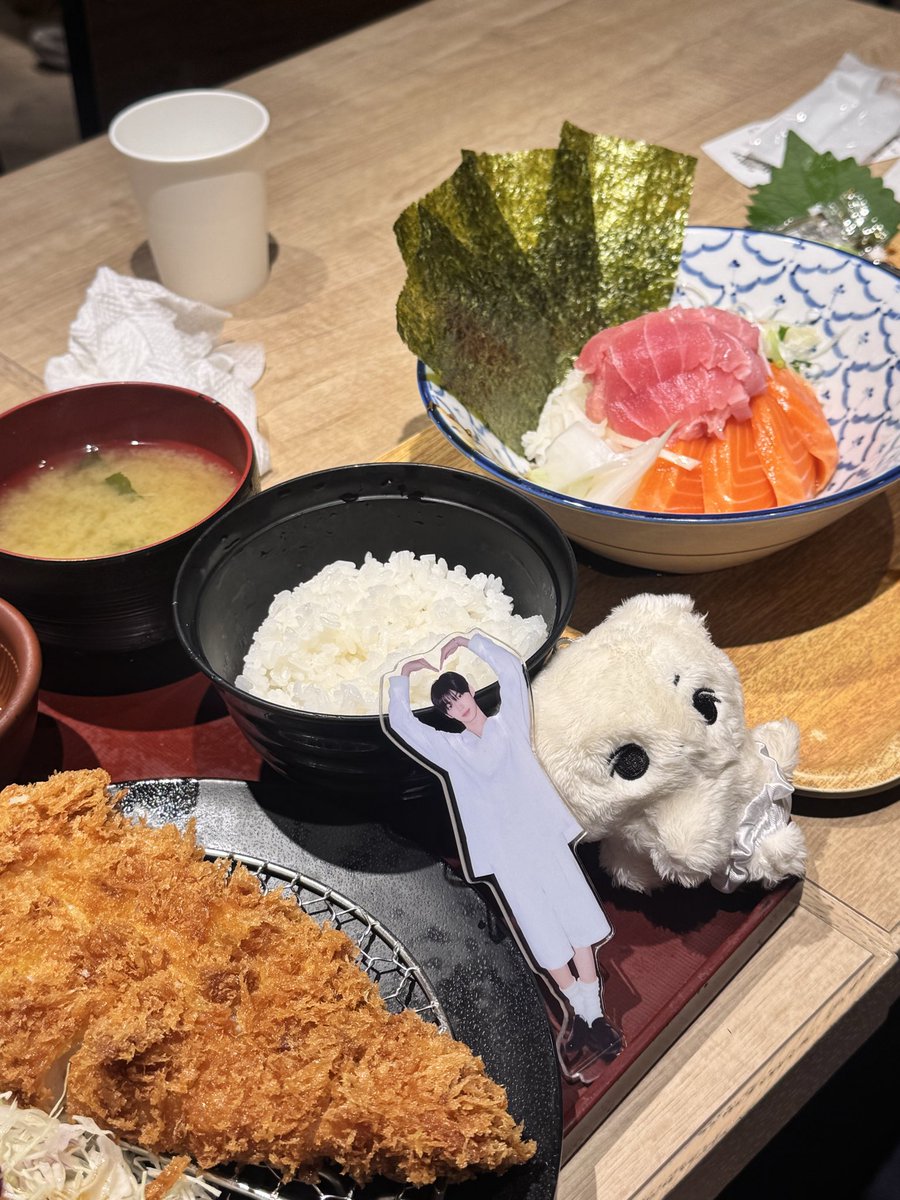 ixopzr's tweet photo. 후쿠오카  쮸아  ........ 
거의공연보러간거아니고놀러간수준으로먹음 https://t.co/f1cJVWUtnL