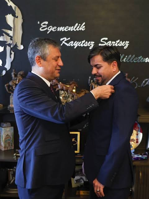 birfani88's tweet photo. @bosunatiklama Bu fareyle helalleştin mi #TipiTip?
Adam tır dorsesi altındaki delikte yakalanmış.
@eczozgurozel
😂😂😂 https://t.co/LdY8EsjByv