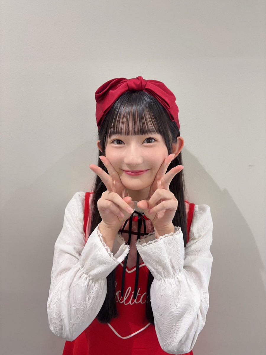 Riria_hkt7's tweet photo. みなさんこんばんは~

今日からチームKIVとして活動させていただく猪島莉玲亜（いじまりりあ）です!!

チームKIVとして、HKT48として、精一杯頑張っていきますのでこれからも応援してくださると嬉しいです>ᴗ<🩷🩵🤍

改めてこれからもよろしくお願いします🎀りりあより
 #HKT48   #猪島莉玲亜 https://t.co/SRgzuMid3o