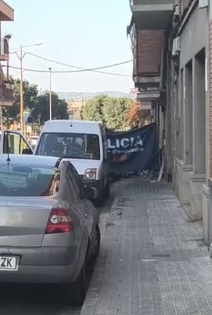 MagiHildebrandt's tweet photo. Invasors magrebins MENAs maten a punyalades un pare català de dos fills a Manresa.

Tots els defensors de la invasió sou l’anti-Catalunya; no hi ha res a negociar, heu de ser erradicats del mapa polític.

Teniu les mans tacades de sang, sou merda. https://t.co/Ijips3VjL6