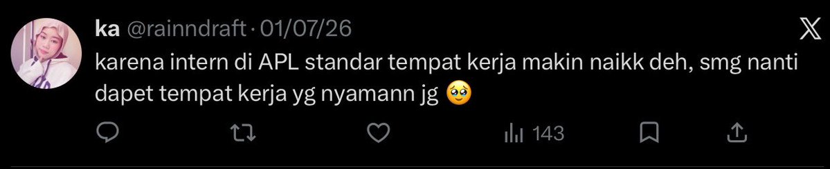 rainndraft's tweet photo. From this to this ceritanyaaa. GA PERNAHH NYANGKAA selesai intern aku dapet opportunity untukk lanjut full timee di company green flag iniii. Wow ternyata bisa ya dititik ini, wow after everything i’ve been through good job rizkaa!!! https://t.co/uiMPUJBX4M