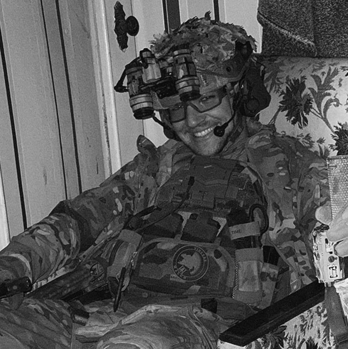military_sl's tweet photo. Данило «Серфер» Смирнов — НА ЩИТІ 🛡️

Молодий, сміливий і щирий хлопець. У 18 років, одразу після дня народження, приєднався до лав ЗСУ.

Незабаром у нього має народитися дитина…

Просто не віриться… 🕯️ https://t.co/h8bdG9UeYp