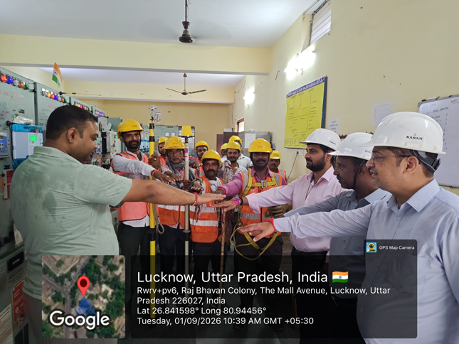 MVVNLmd's tweet photo. ⚡सुरक्षा • अनुरक्षण • राजस्व संरक्षण — सतत प्रतिबद्धता⚡
      01 सितम्बर 2026 | लखनऊ मध्य क्षेत्र

आज लखनऊ मध्य क्षेत्र में विद्युत व्यवस्था को सुरक्षित, सुदृढ़ एवं निर्बाध बनाए रखने हेतु विभिन्न स्तरों पर महत्वपूर्ण कार्य किए गए—

🦺 सुरक्षा प्रशिक्षण
33/11 केवी विद्युत उपकेंद्र न्यू कैंट, राजभवन एवं राधाग्राम में नियमित एवं संविदा कार्मिकों को PPE के सुरक्षित उपयोग का प्रशिक्षण दिया गया।
🔹 Helmet | Gloves | Safety Shoes | Safety Belt
🔹 विद्युत सुरक्षा, डिस्चार्ज एवं अर्थिंग
🔹 सुरक्षित कार्य प्रणाली एवं दुर्घटना निवारण

🔧 अनुरक्षण कार्य
33/11 केवी विद्युत उपकेंद्र वैद्यशैली के अंतर्गत ट्रॉली मेंटेनेंस का आवश्यक अनुरक्षण कार्य किया गया।

🚨 विशेष मॉर्निंग रेड अभियान
विद्युत चोरी की रोकथाम एवं राजस्व संरक्षण हेतु चौक क्षेत्र में विशेष मॉर्निंग रेड अभियान चलाया गया।
➡️ 06 परिसरों में विद्युत चोरी पकड़ी गई, जिनके विरुद्ध नियमानुसार विभागीय कार्रवाई की जा रही है।

सुरक्षा में सावधानी | व्यवस्था में मजबूती | राजस्व में पारदर्शिता
@myogiadityanath   @CMOfficeUP    @aksharmaBharat   @EMofficeUP   @ChairmanUppcl   @mduppcl   @UPPCLLKO   @MVVNLHQ