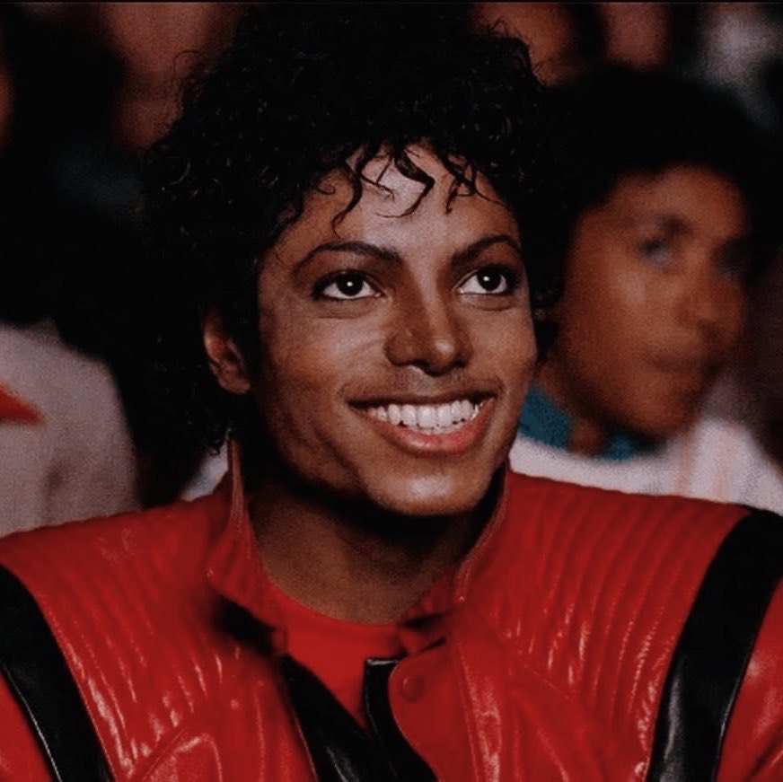 MJmoondreamer's tweet photo. Wishing all of you moonwalkers a beautiful September ♡ I hope this month is filled with love, good health and happiness. Happy thriller season! 🧸🍂🤍 #mjtwt https://t.co/pF3p00HLyV