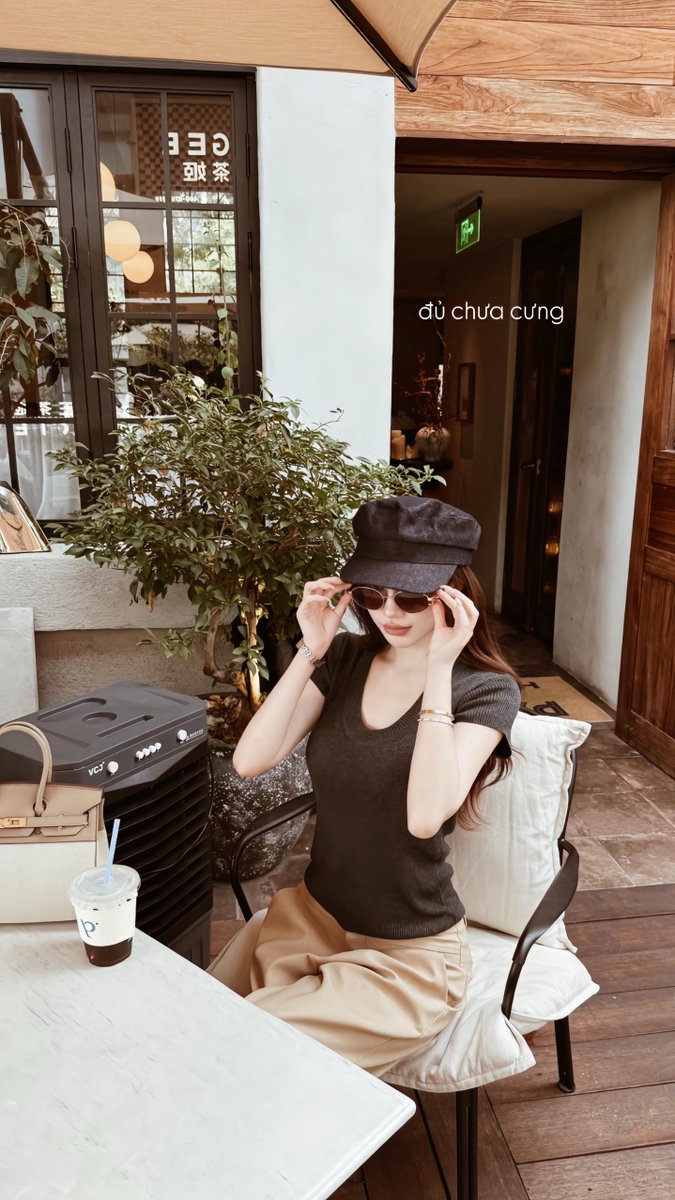 ElayneFrie8ka's tweet photo. the quiet weight of presence is heavy today, no? https://t.co/sohFAbIzpX