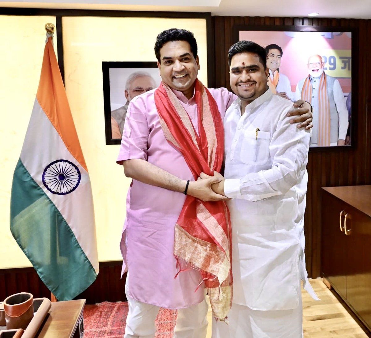 deweshtiwary's tweet photo. दिल्ली सरकार मे कैबिनेट मंत्री श्री कपिल मिश्रा जी से शिष्टाचार भेंट किया ।
#Kapilmishraji #BJP #Delhi #Dewesh
@KapilMishra_IND https://t.co/RHGQrEAohl