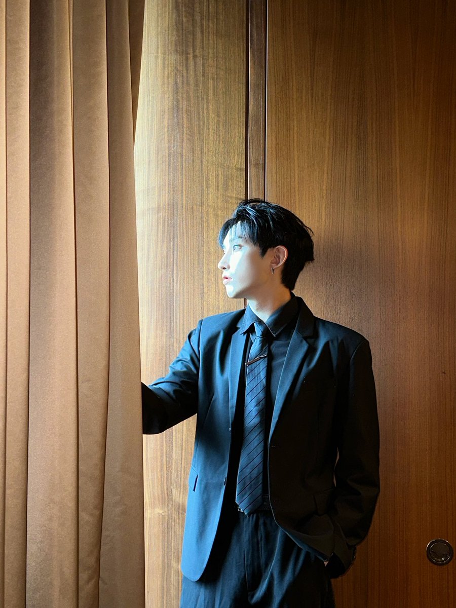 XODIAC_MEMBERS's tweet photo. [#웨인]

쏘블리 덕분에 상 받았어 ㅎㅎ 
항상 진심으로 고맙고 사랑해
🐺🩶

#XODIAC #소디엑 #WAIN #웨인 https://t.co/O5ZEuVicK2