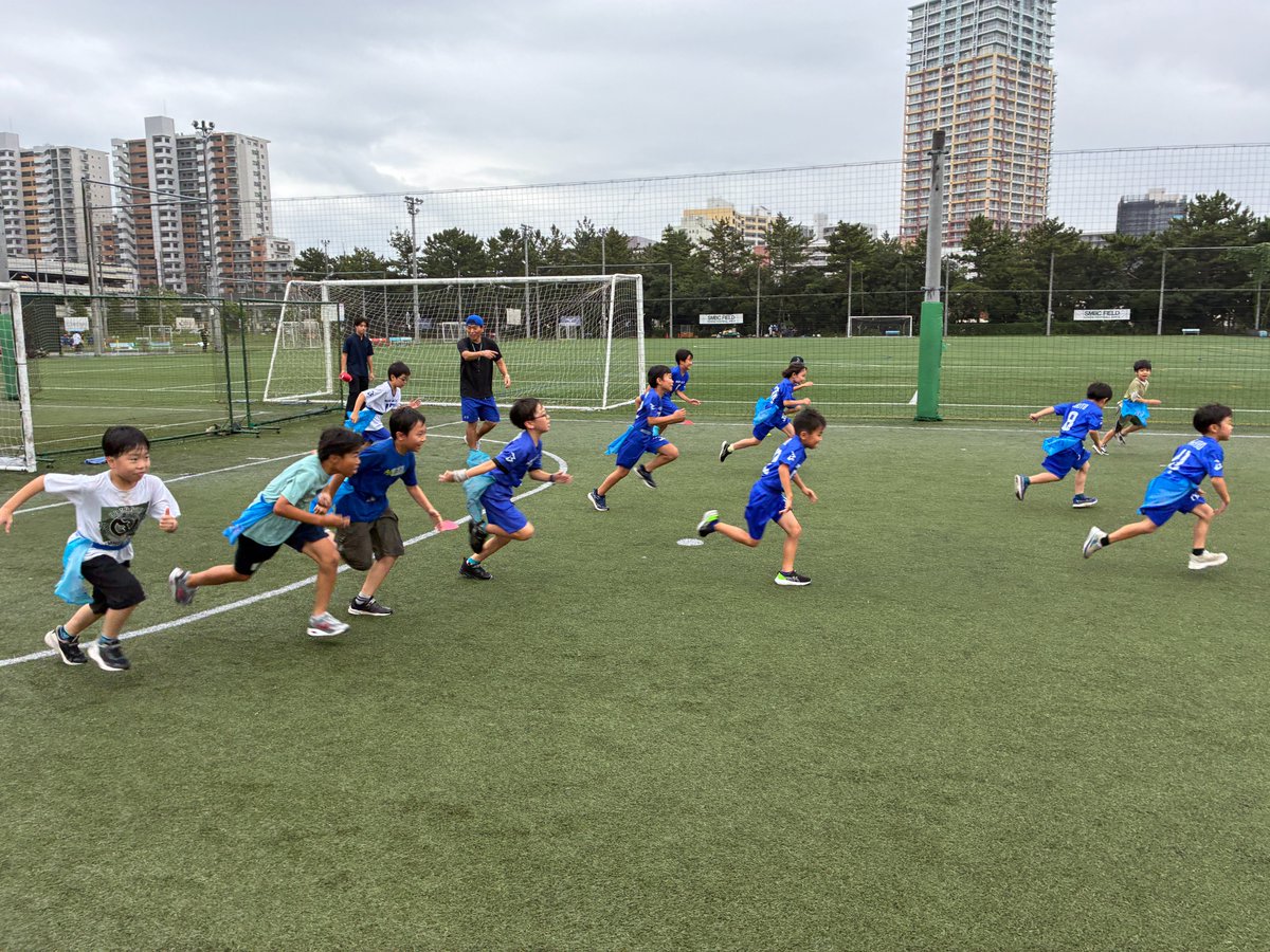 bigbluefb_'s tweet photo. 9月に入って少しだけですが過ごしやすくなり、MINI BLUEの元気度もアップ。メンバーも増えて、試合形式の練習にも熱が入ります。
MINI BLUEの活動は、こちらをご覧下さい!
https://t.co/xvLUMRTsdn
#MINIBLUE #IBMBIGBLUE #海浜幕張 #SMBCField #FlagFootball https://t.co/NSSysPaxg5