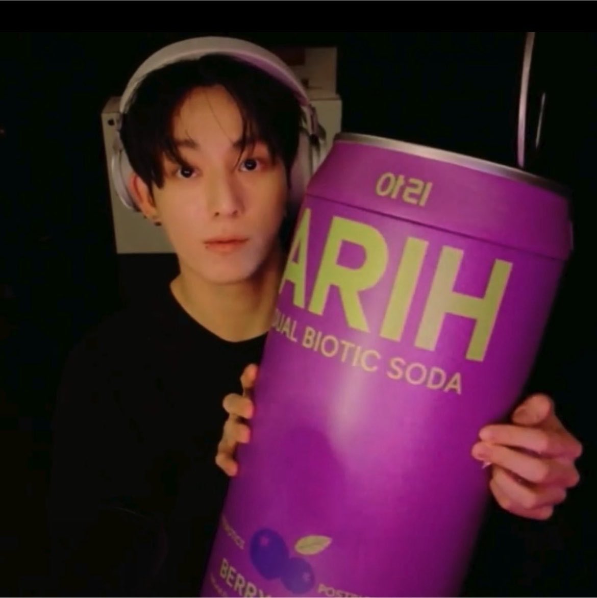 eternalwithbts's tweet photo. Jungkook her şeyi küçük (!) boy seven kızlar içindir https://t.co/EePpexil6m