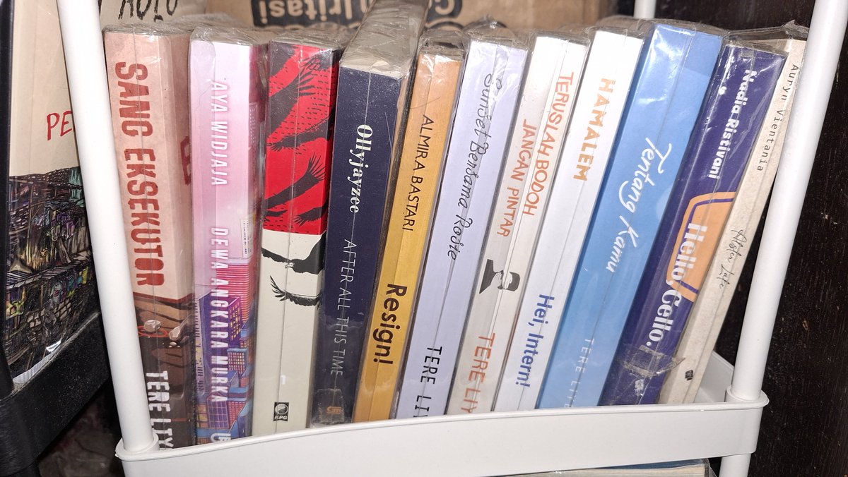 khairaniadf's tweet photo. Wts novel rak nya dah penuhh https://t.co/fbNSy8Mnir