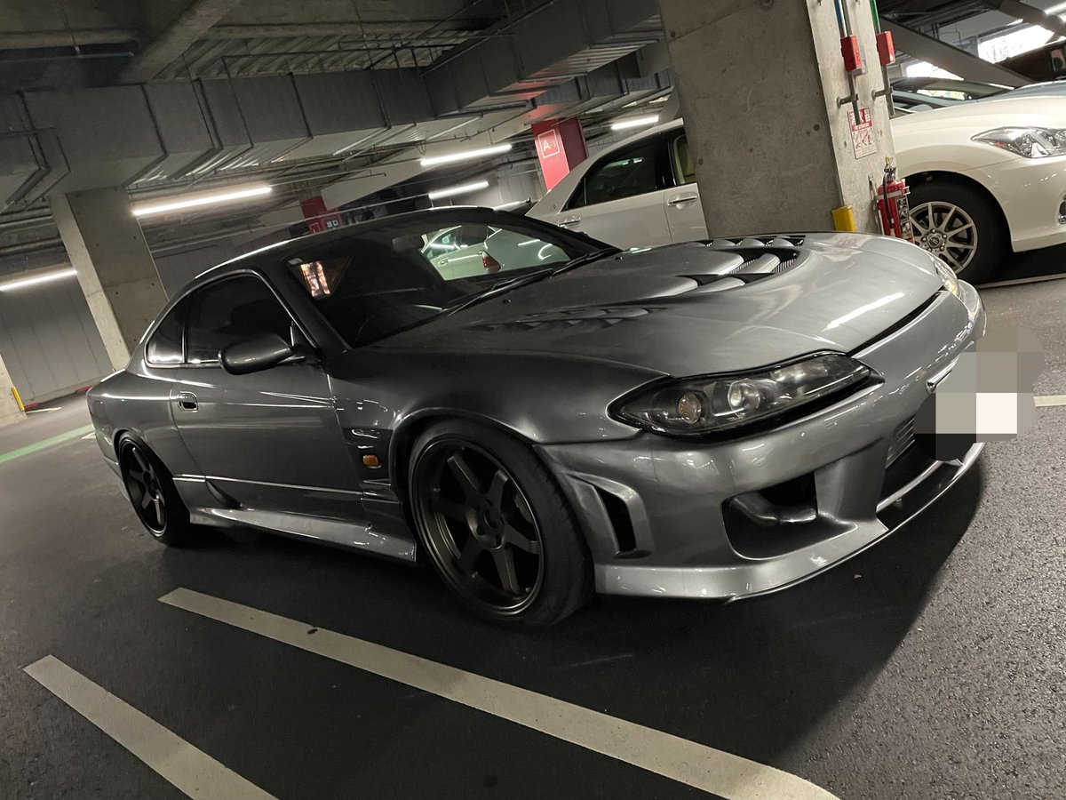 _k86GT's tweet photo. #愛車に出会う経緯 
大学生の自分「友達のシルビアかっけえな〜　俺もスポーツカー乗ってみたくなったし86欲しいな〜」
父親のお友達「海外転勤するから86売ってあげるわw」
↓
納車。 https://t.co/19qDtCwD4r