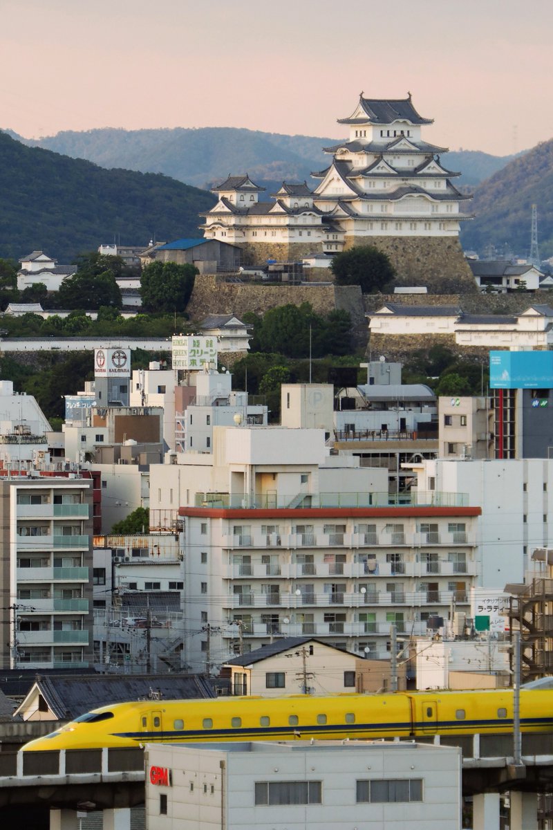amashu33's tweet photo. 2026/9/1
🟨本日のドクターイエローと姫路城🏯
↳こだま検測/下り{T5編成}
📸山陽新幹線✽姫路→相生 https://t.co/5lQixYlm1l