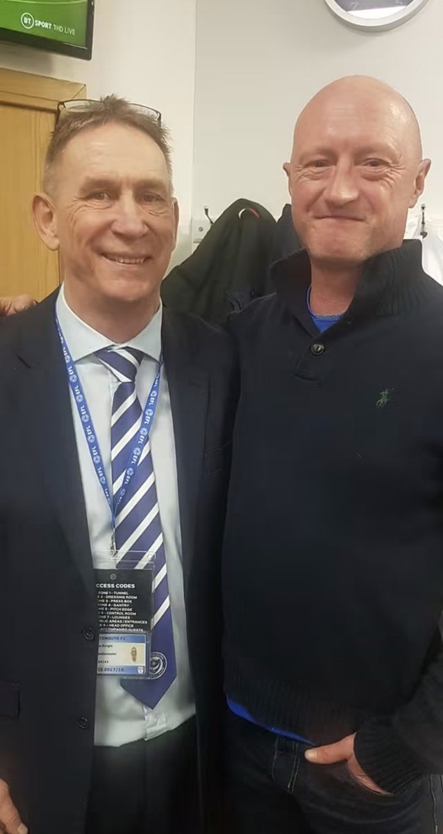 AlanRodhouse's tweet photo. RIP to a true Pompey Legend, Alan Knight. Was just as starstruck when I met him in 2019 as I was on my 8th birthday. 801 games and an absolute hero 💙😓

#pompey 
#pfc https://t.co/0IyLAlTXCo