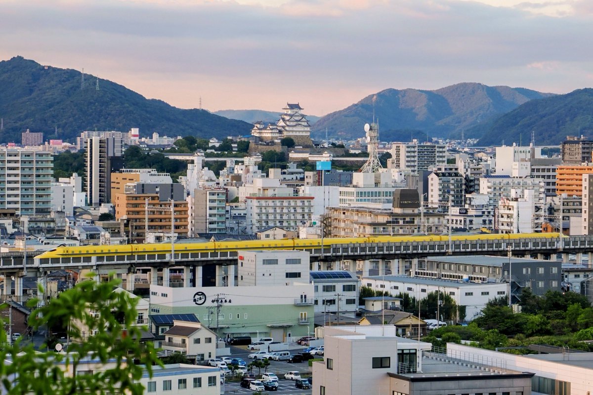 amashu33's tweet photo. 2026/9/1
🟨本日のドクターイエローと姫路城🏯
↳こだま検測/下り{T5編成}
📸山陽新幹線✽姫路→相生 https://t.co/5lQixYlm1l