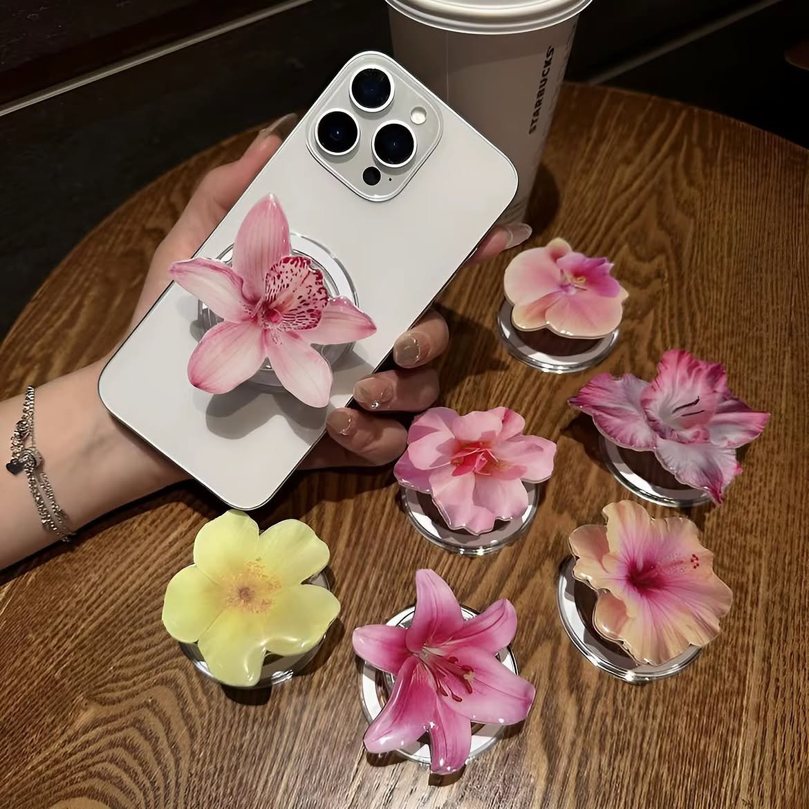 cafemalte's tweet photo. KEMANA AJA BARU NEMU GRIPTOK BUNGA SECANTIK INI😭🤍 https://t.co/lumLJff951