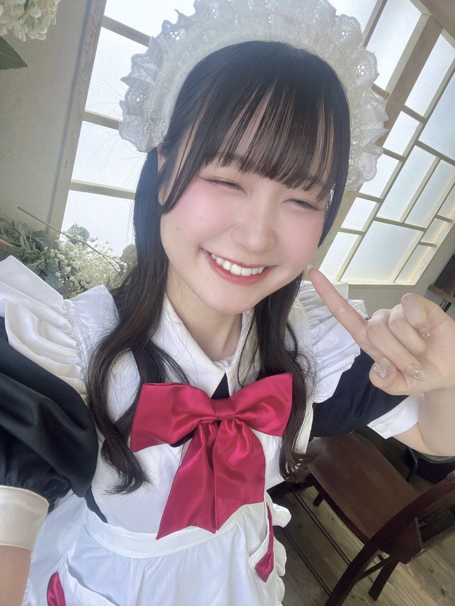 iwata__moeka's tweet photo. 今日から9月！！

#17sメイドカフェ 開催まで、あとちょうど2ヶ月です✌🏻
ということで！ビジュアル撮影の日のオフショットを公開📸

私が担当するダリアのカラーは赤！🎀❤️
赤似合うかな！？と少し心配だったのですが、着てみたらしっくりきてよかったです☺️💭

9月も元気に頑張るぞ〜！お〜！🙌 https://t.co/t0mEDJ1r5D